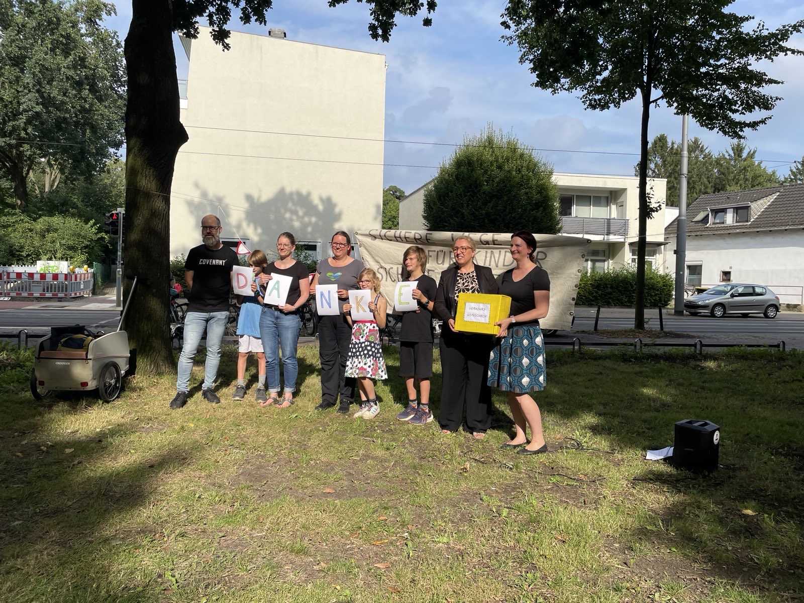 Danke für die Ampel - Übergabe weiterer Forderungen an Senatorin Ünsal